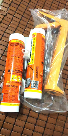 产品包装：很好，保证产品安全不会坏，贴心。
产品颜色：对头。
产品气味：还没使用，所以只能等。
涂刷效果：还没使用，待观。