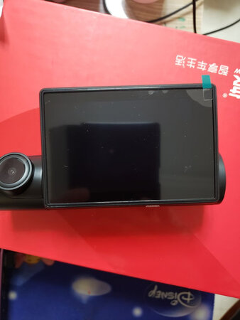 该行车记录仪精巧好看，清晰度高，大广角，非常满意