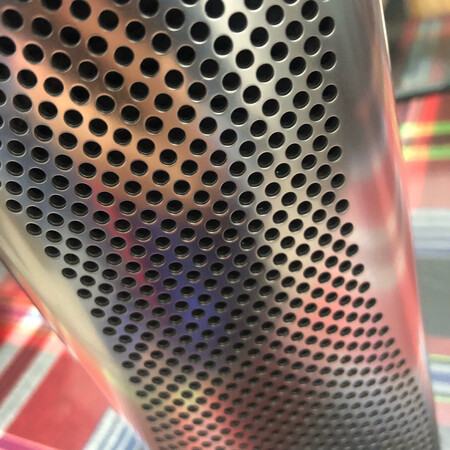 外形外观：简洁简约，银灰色很漂亮
做工质感：线条流畅，手感光滑，拿起来沉甸甸的很有分量感
音质音效：声音细腻，音质好
安装难易：安装简单，易操作
其他特色：设计很好，很喜欢