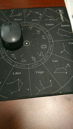 鼠标垫的厚度挺好，长宽也符合正常使用。主要是手感特别棒。