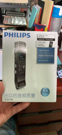用了一段时间之后才来评价的，这一款录音笔颜值比较高，看起来比较高级，质感也很好，使用非常方便，保存也方便，都是一键操作，使用起来很便捷。录音效果也非常好，可以直接播放，也可以导入到电脑里面，文件大小也比较合适。整体上非常不错。