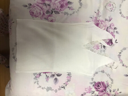 物流很速度，衣服成分化纤，手感还可以