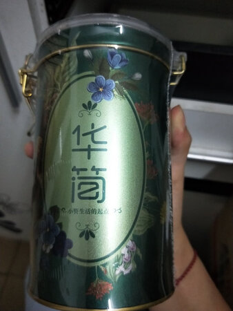 物流超快，店家服务态度好，包装很精致，是正品，下次还会回购。