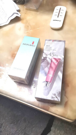 正品还没有使用，用了之前购买赠送的小样，挺好的，服帖滋润。