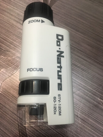 挺小巧的，方便携带，小孩子挺喜欢的，一拿到手就用来观察树叶，蚂蚁等等，爱不释手?