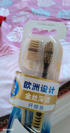 Oral B专业品牌，牙刷很不错。