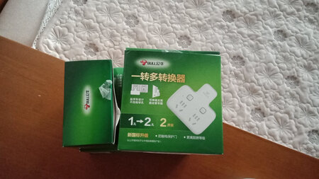 希望插头能有多个朝向的选择，另外两个插口间的距离可以适当加宽些