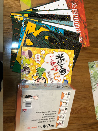 小孩很喜欢听米小圈上学记，无意中发现京东有相关的图书，双十一搞活动，买书很优惠，买回来小孩就爱不释手，看了一晚上的书，什么都不想干了。喜欢阅读的孩子一定不会差到哪里去，希望他一直保持这种热情的态势，继续给他买买买。