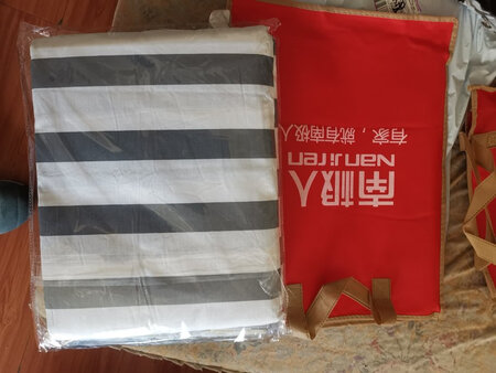 南极人四件套已经是第三次购买了，质量真的很好，颜色图案漂亮，触摸柔软，包装牢靠，配送迅速，非常满意。