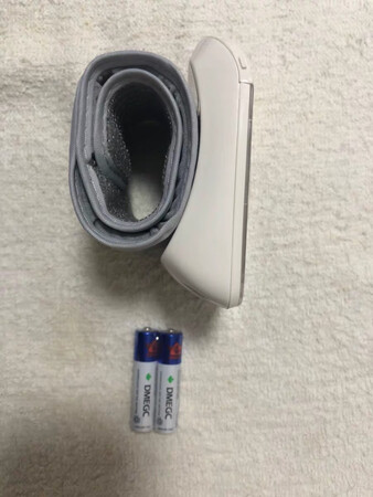 买了鱼跃的血压计，给父母买的，父母每天可以查一下，非常的放心，可以自动的报数据，提示你高低，非常的实用，而且特别的自然，还有记忆功能，帮你记录之前的一些数据提示你，父母每天都用一用，我们也比较放心，之前也买过其他的品牌，感觉没这么多好用，而且还麻烦，父母也不会操作，用了这个之后，父母可以自己单独的操作起来使用。养成每天测血压的好习惯，大牌子用这数据应该也比较放心，比较准确。
