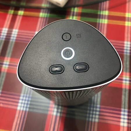 外形外观：简洁简约，银灰色很漂亮
做工质感：线条流畅，手感光滑，拿起来沉甸甸的很有分量感
音质音效：声音细腻，音质好
安装难易：安装简单，易操作
其他特色：设计很好，很喜欢