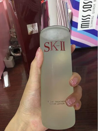 保湿控油效果挺不错，配合神仙水很好用。