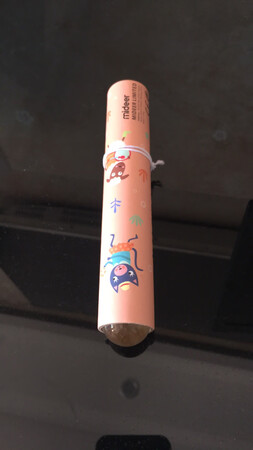 产品外观：纸质的外壳，光滑美观
使用效果：简易结构，但是看起来真不错，景象真是美轮美奂
活动时半价购买实在是太实惠了，很有年代感的玩具，但是仍然适合现在的小朋友玩，我们家姑娘非常喜欢，觉得很神奇
京东物流特别快速?