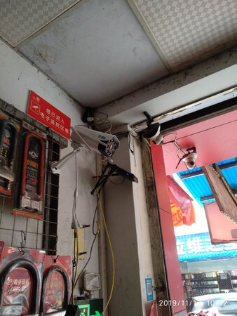 朋友介绍这款的，当时他买了之后给我看了看感觉挺清楚的才买的，真的是物廉价美！