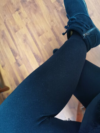 这个裤袜松松垮垮，总是往上窜，脚趾处也不舒服，硌得慌，优点是很柔软