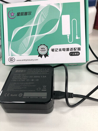 购买前客服确认该款可以适配我的笔记本，发货和物流都挺快的，收货之后使用几天没有任何问题，好评