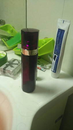 产品质感：补水保湿
适合肤质：干性
产品香味：淡香宜人
使用效果：好
补水效果：不错
其他特色：久了 皮肤光滑细腻
