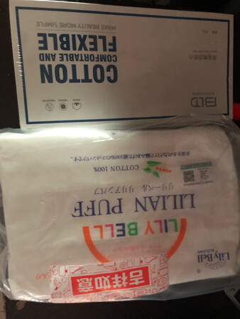 一直用的这个品牌的洗脸巾，现在的人几乎都不用毛巾了，用的都是洗脸巾，干净又卫生，用完还可以擦擦桌子啥的，一举两得?，洗脸巾摸起来很柔软，擦在脸上的触感也挺舒服的，薄厚程度属于刚好的那种，反正用起来就是挺舒服的，推荐！！不过每个人用起来感觉不一样，大家可以试试哟！！