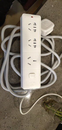 外形外观：纯白好看
安全性能：线挺粗的