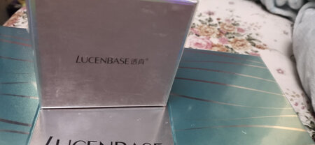 物流很快 卖家服务态度很好，包装也很精美细心 ，好评哦?