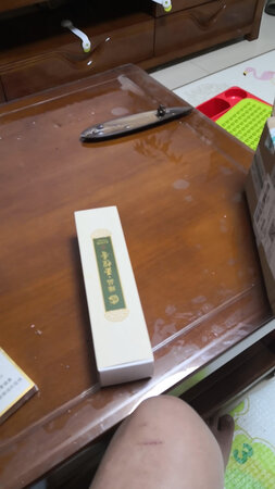 味道好似松木烧着的柴味，很一般