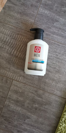 大宝的洗面奶还没用，以前用大宝擦脸的都特别好，所以想试试大宝的洗面奶赶上双11有活动，所以买了很多，希望用着好吧