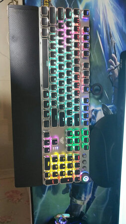 舒适度：按键很舒服
操作难度：灵敏
外观颜值：酷炫，媳妇儿一直在调彩灯效果??