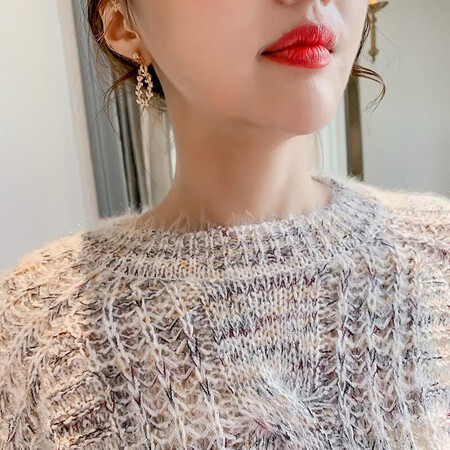 衣服特别的耐看，穿起来，显瘦遮肚子的。