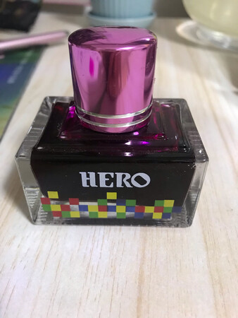 下单橙色，给发了个粉红，也是醉了～一瓶钢笔水，换货太麻烦了?