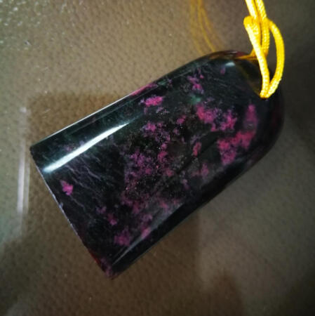 实物与图片色彩偏差极大。实物与图片色彩偏差较大。不过，几十块钱的东西，期待本来也不该过高。