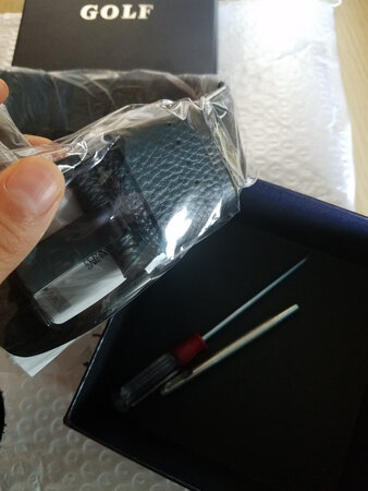 看起来不错，活动时候购买，里面还带着小工具，做工和手感都不错，不会辨别真假皮，使用后再评