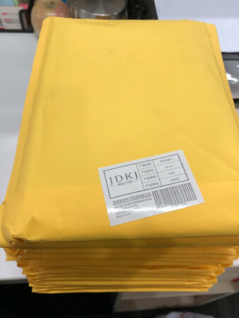 公司给员工买的生日贺卡，物流非常快，包装没有损坏挺好的