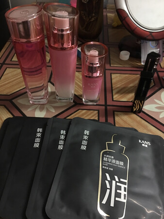 非常好，已经是第二次购买了，淡淡的味道，赠品还很多，反正在京东上买，比较放心，反正我挺喜欢哒！
