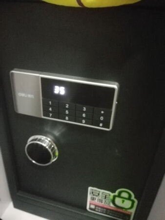 这个产品质量不错，外观好看，黑色大方好看，基本功能都符合我们的要求，也不是很大，节省空间，值得购买，主要是京东物流很给力，基本上十一点之前购买，当天就可以到，很方便，师傅还给送货上门，产品质量也很好，点赞点赞。