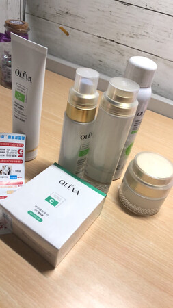 不错不错，跟之前买的一样，送的东西挺多的，