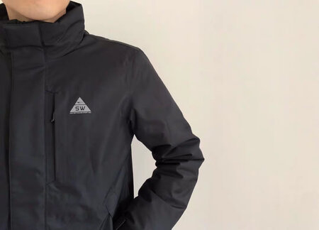 质量很好，非常的厚实，穿上去非常的温暖，衣服不会做，穿上去不会感觉很沉，很轻柔，但是却非常的保暖，不愧是七匹狼的大品牌，产品的品质还是非常有保障的，这次京东的活动非常给力，价格很便宜，比专柜便宜多了，发货的速度也很快，非常的满意