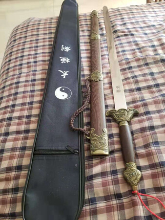妈妈够喜欢，很轻，很好看