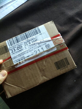 刚刚收到快递，快递配送包装盒无损，折开后看到的东西包装超明显被拆数次过，无封口、包装破败。此评价绝对客观公正！