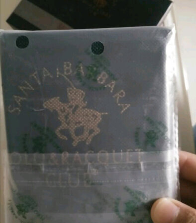 外观颜值：颜值担当，找了很多款，就觉得这款是最好看的，最适合我老爸的气质
材质手感：摸着很舒服，是真牛皮的，看着也很漂亮
容量空间：空间大，可以转很多卡片，还有钱多多
做工细节：做工精细，没有线头，看着就像商场里几百块的钱包，高端大气上档次。
适用场合：适用于很多场合，不管你是上班族，还是不上班的，都挺合适的。
其他特色：这个价位能买到这个钱包我觉得是非常值了。之前也买过几个其他的，我觉得这个是性价比最高的