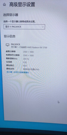 尺寸正好，不贴近看没有颗粒感，21:9看电影很爽，接口也很丰富，dp2可以上200hz。