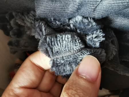 物流什么的都挺好，东西很薄，手感还好，我觉得有点对不起价格。不知道冬天用会不会很保暖。等用了再说。