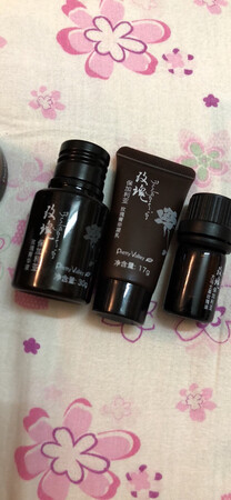 觉得还可以，比较滋润，不油腻，香味清淡，不会一股廉价的味道，一次买了两瓶，还送了一套小赠品，非常满意