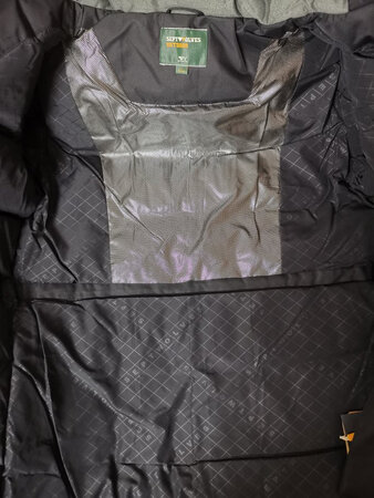 发货速度快，挺厚实，没有异味，180的个穿175的刚刚好，真心不错！
