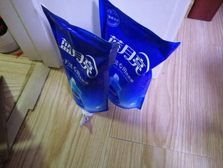 哈哈，这个洗衣液是凑单买的。蓝月亮的铁粉！