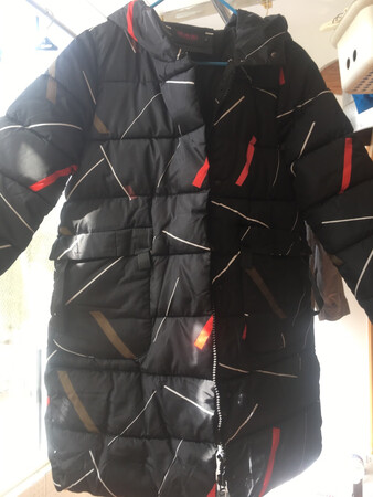 衣服的做工挺好的，质量还不错。