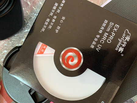 用来放索尼镜头的，滤镜片不错，效果也好