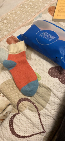 袜子很厚实保暖，袜筒不掉，非常喜欢