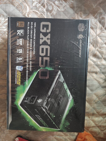 稳定性能：应该可以 暂时没发现不稳定
静音效果：除了启动的时候嗡的一下 平时没什么
散热效果：应该可以吧 这个没试 反正没爆炸
外形外观：电源而已 外观没什么特殊 又不是超级赛亚人 还可以变身
产品包装：包装可以 不知道为什么没有布袋
总体来说不错  我3600x加个2060s 稳稳的够用 就是没有全模的线体方便 美观 总体可以的