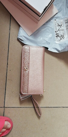 外观颜值：好看，
容量空间：大
是否正品：是正品