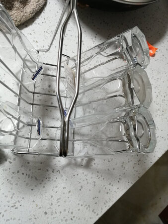 配送速度非常快，即便是双十一，依然是隔日达。包装也还很好，没有异味，304不锈钢材料，食品级的，可直接接触杯子，质量很不错，架上杯子后，感觉就是上了个档次，不占地方，取拿方便，这款还是是比较实用的家庭用品
